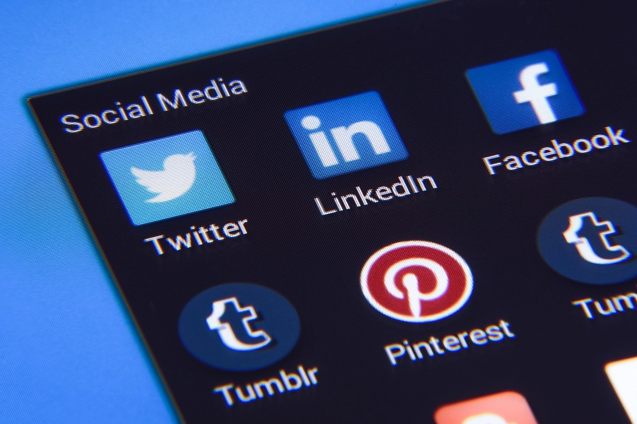 How to Turn Your Instagram Followers Into WhatsApp Customers